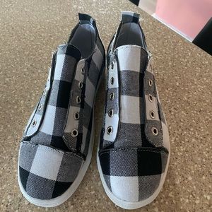 Slip on sneakers - size 39 (but fit like an 8)
